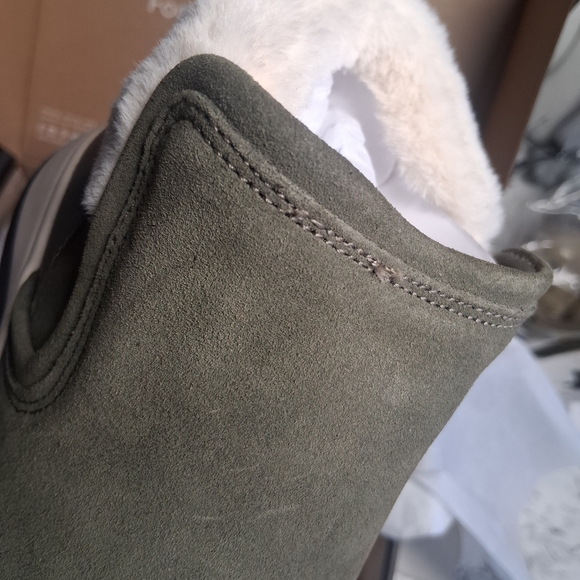 Vionic Green Olive Shoe Packaging - Picture 6 of 11